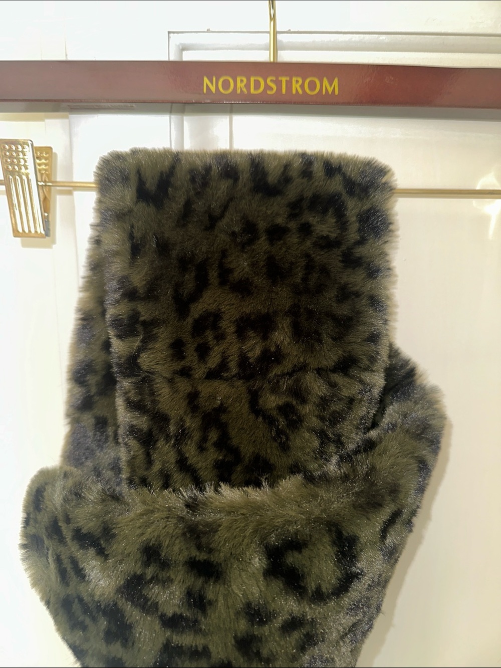 Christian Siriano Olive Green Leopard Faux Fur Scarf - Picture 4 of 9
